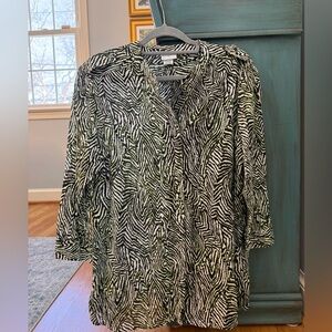 Jaclyn Smith Black and White Animal Print Top